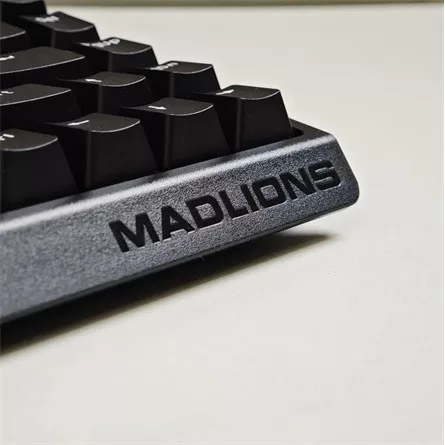 FGG MAD 68 HE RGB USB angol gaming Magnetic Amber Axis Pro mechanikus billentyűzet fekete