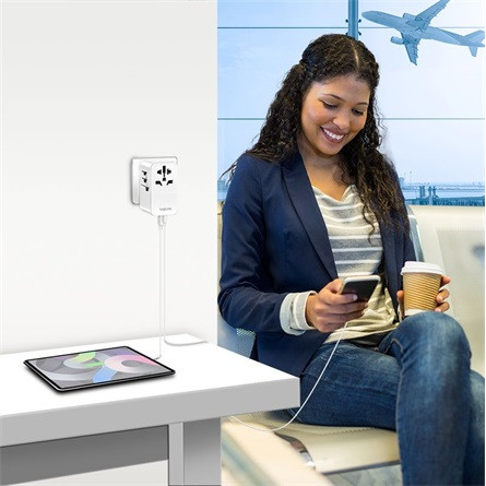 LogiLink PA0357 Travel 2500W univerzális hálózati töltő adapter fehér