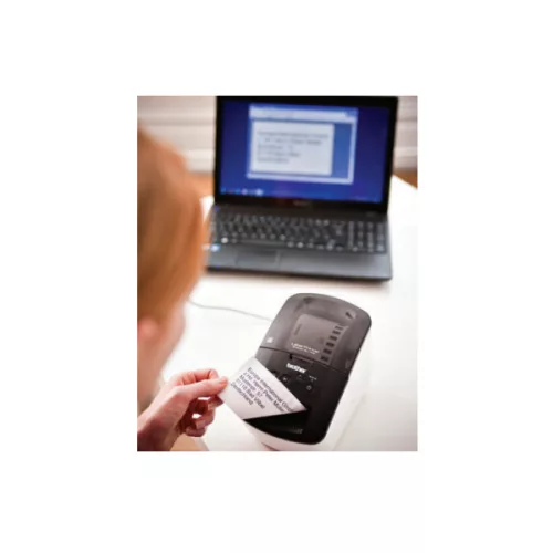 BROTHER Címkenyomtató QL-700, asztali, thermál, 93 címke/perc, 150mm/mp, USB, 300dpi, LED kijelző, DK címke