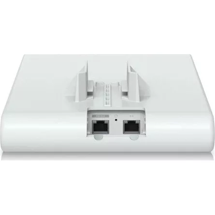 Ubiquiti U6-Mesh-Pro-EU Indoor/outdoor WiFi 6 AP with 4 spatial streams, an integrated super antenna, and a gigabit passthrough port