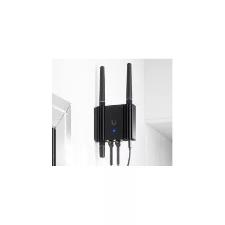 Ubiquiti UMR-Ultra mobile router Site-to-site VPN router and VPN router client routing, 2x FE RJ45 ports, Powered using USB Type-C or 4-pin DC power socket, WiFi 4 single chain 2.4 GHz radio