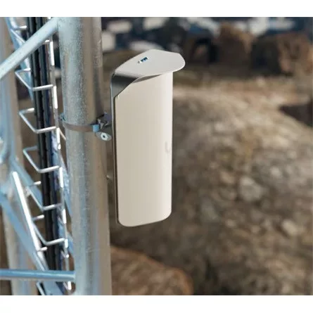 Ubiquiti Wave-AP-Gen2-EU 60 GHz + 5 GHz multipoint base station featuring 90-degree sectoral coverage, 31-client capacity, 2.7 Gbps symmetrical speed, and antenna connectors for 5 GHz range ex...