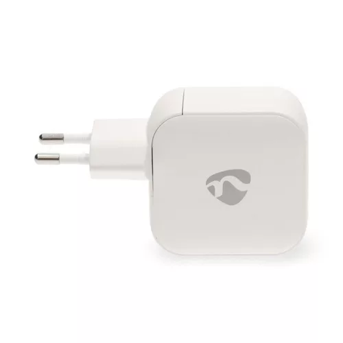 Nedis WGCHA70WWT töltő 70 W, GaN, PD3.0, QC 1,5 / 2,25 / 2,5 / 3,0 / 3,5 A, Kimenetek száma: 3, USB-A / 2x USB-C, fehér